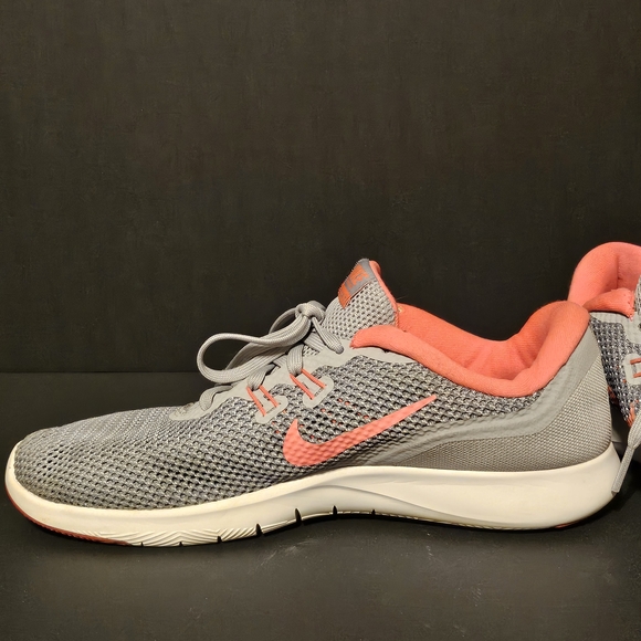 Nike Women's Athletic Shoes in Gray and Coral/Pink - Picture 5 of 7